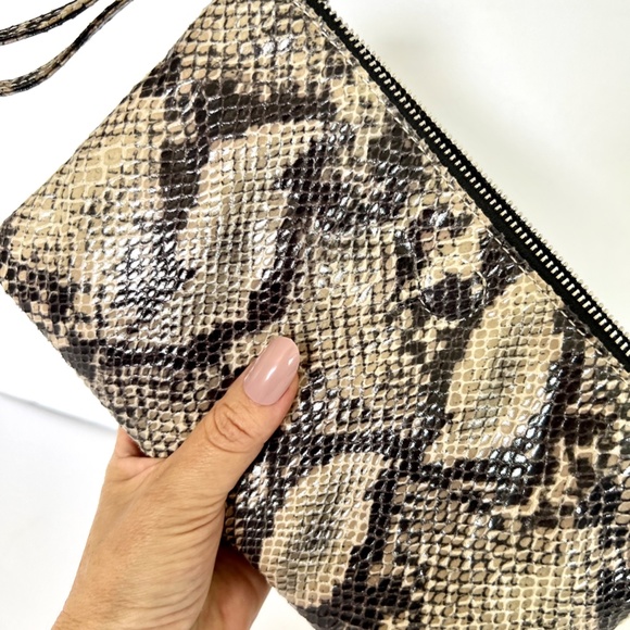 NWT Snakeskin Reversible Faux Leather Clutch Bag - Picture 6 of 6